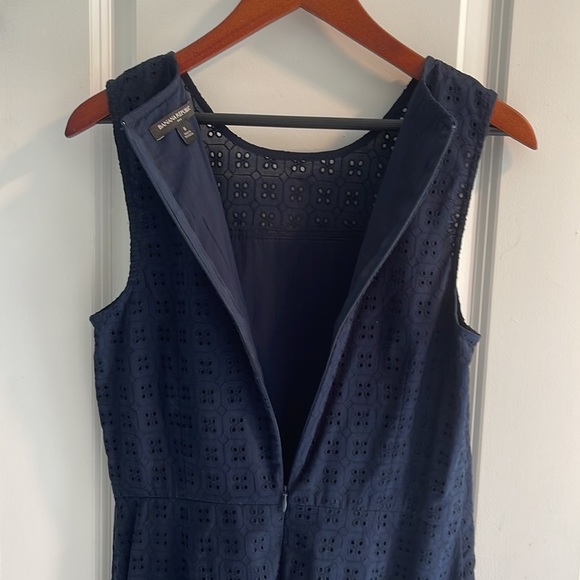 Banana Republic women’s navy sleeveless dress - Picture 2 of 7